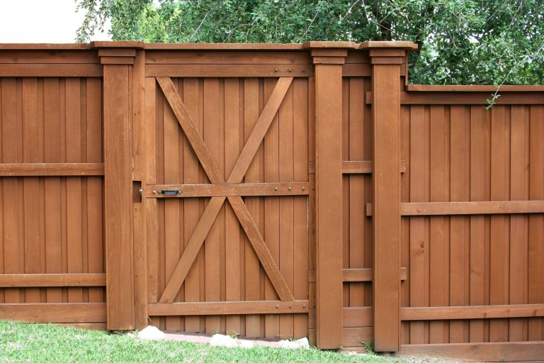 Benefits Offered by Installing a Wood Fence in Chicago